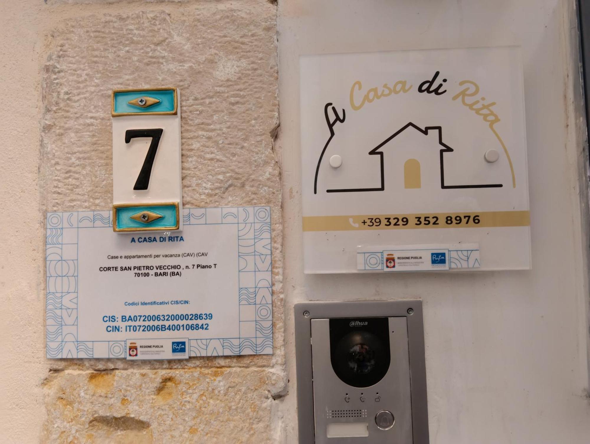 A Casa Di Rita Apartment Bari Luaran gambar